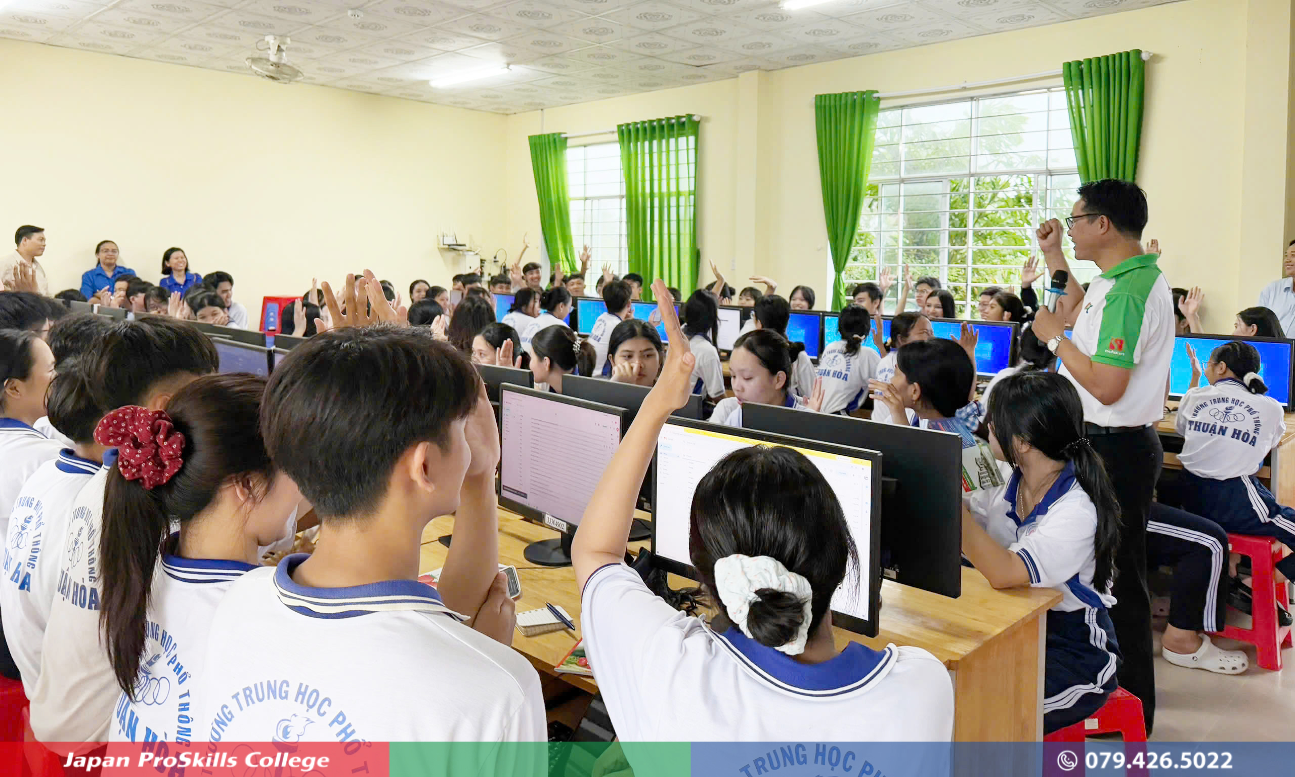 JPC ĐỒNG HÀNH CÙNG 600 HỌC SINH THPT THUẬN HÒA: ỨNG DỤNG AI, ĐỊNH HƯỚNG NGHỀ NGHIỆP VÀ MỞ LỐI TƯƠNG LAI