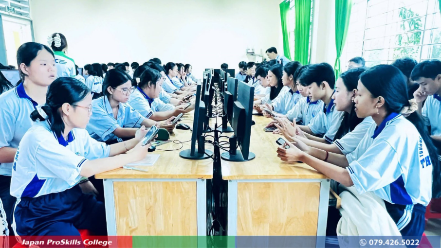 May be an image of one or more people, people studying and text' class='WACImage SCXW240374561 BCX0
